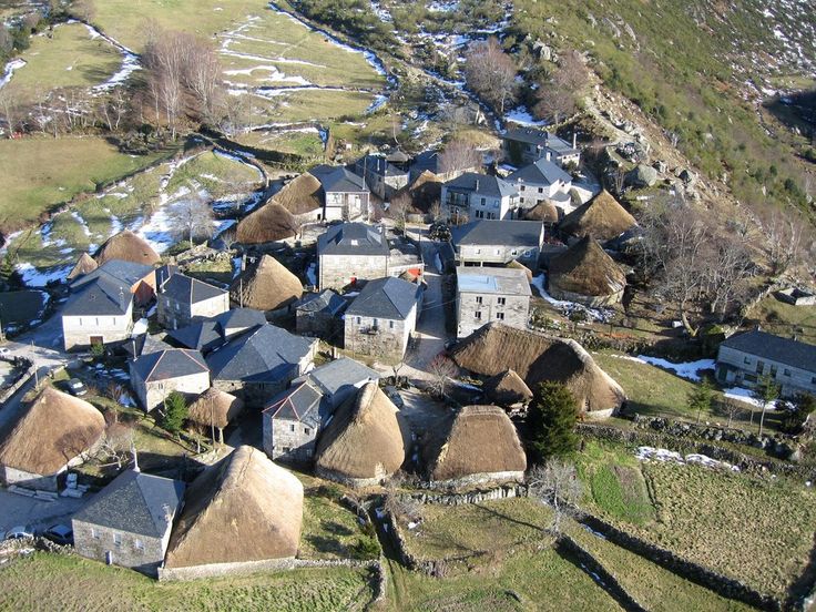 Piornedo, aldea tradicional de Galicia con pallozas